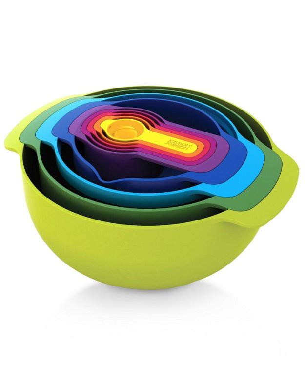 Cool Colorful Set | Homemade Recipes http://homemaderecipes.com/cooking-101/25-must-have-kitchen-utensils