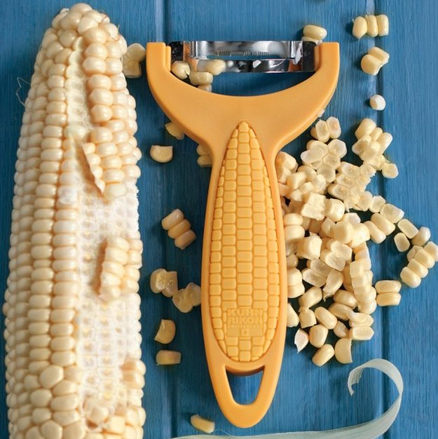 Must Have Small Corn Zipper | Homemade Recipes http://homemaderecipes.com/cooking-101/25-must-have-kitchen-utensils