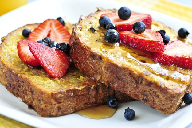 How To Become A Master Chef - How To Cook French Toast | Homemade Recipes http://homemaderecipes.com/cooking-101/how-to-be-a-master-chef-in-10-days-breakfast-breads