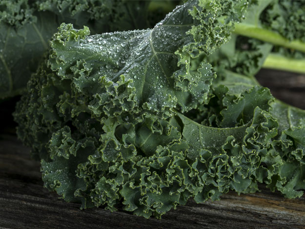 Benefits and Side Effects of Kale | Homemade Recipes http://homemaderecipes.com/news/the-harmful-side-effects-of-kale