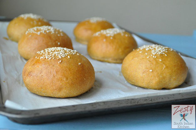 Easy Homemade Bread Recipes - Sweet Potato Dinner Rolls | Homemade Recipes http://homemaderecipes.com/course/breakfast-brunch/diy-bread-recipes