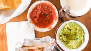 JplMVRjzQVU-nachos with guacamole and tacos-salsa recipes-us-feature