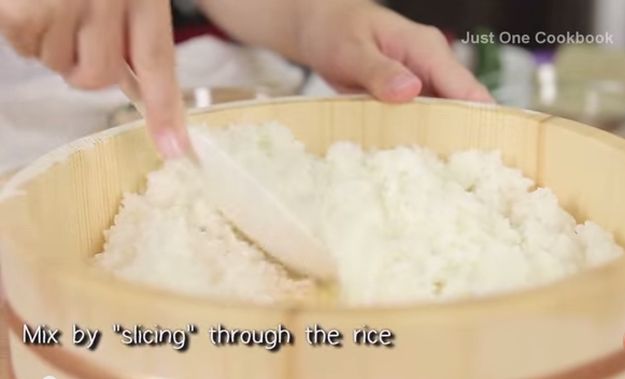 How To Make Homemade Sushi Rolls | Homemade Recipes //homemaderecipes.com/healthy/lunch/how-to-make-sushi-rolls