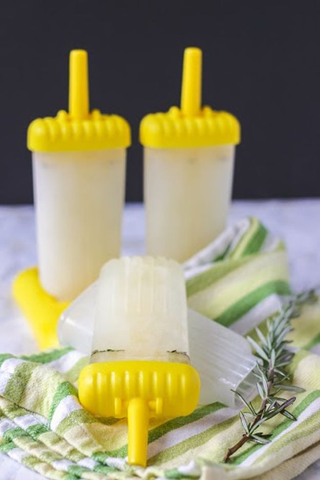 Healthy Homemade Popsicles – Lemon Rosemary | Homemade Recipes http://homemaderecipes.com/healthy/lemon-rosemary-homemade-popsicles