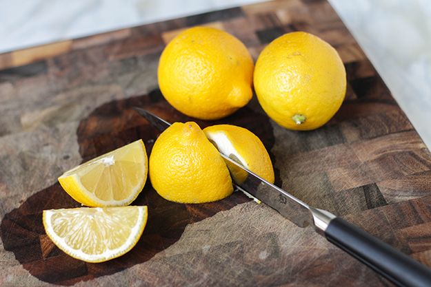 Healthy Homemade Popsicles – Lemon Rosemary | Homemade Recipes //homemaderecipes.com/healthy/lemon-rosemary-homemade-popsicles