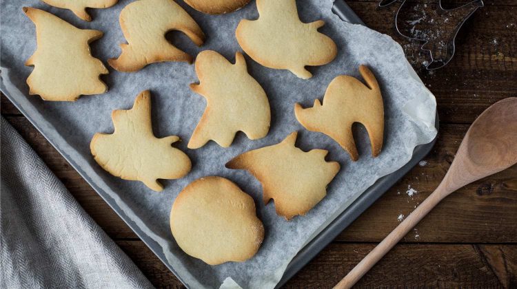 i2aFnaZ31Cg-assorted shape cookies on tray-halloween treats-us-feature
