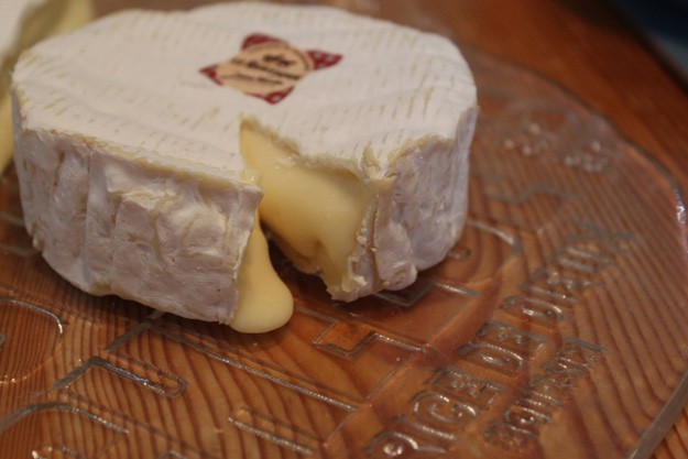 soft cheese, see more at http://homemaderecipes.com/news/food-drink/wine-and-food-pairing/