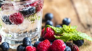 antioxidant beverage blueberry-infused water-pb-feature