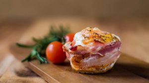 zXuHflGL8ss-selective focus photography of cooked food near tomatoes both on brown wooden chopping board-bacon recipes-us-feature