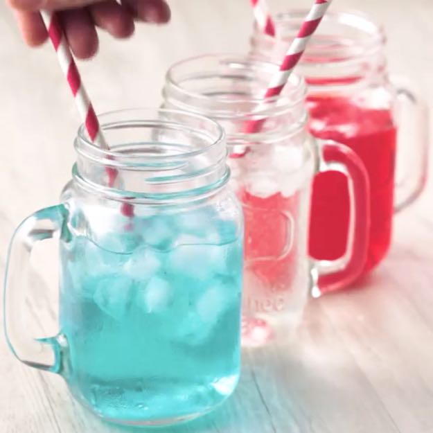 4th of July Drink | make your own blue ocean drink (sonic copycat) and serve it with water and punch for the perfect 4th of July drink station!