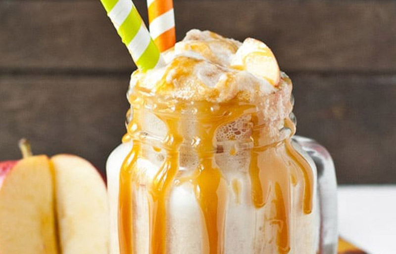 caramel apple cider floats | thanksgiving desserts to impress