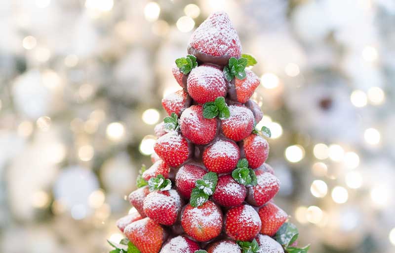christmas desserts chocolate covered strawberry christmas tree | christmas dinner ideas