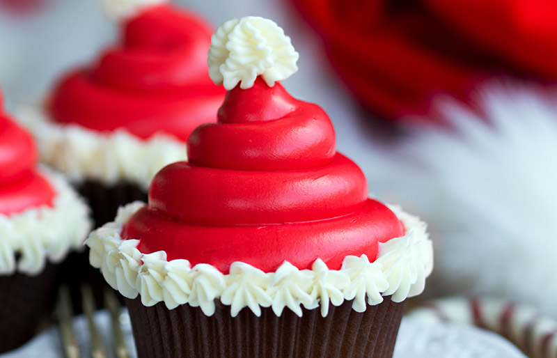 cupcakes decorated buttercream santa hats | christmas cupcake ideas
