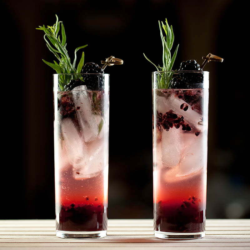 refreshing champagne blackberry tarragon sparkling drink | champagne cocktail recipes