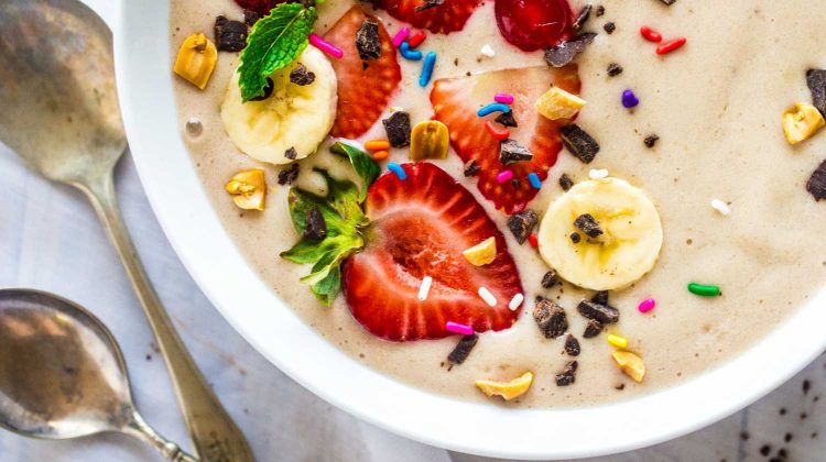 Pw7st6DXLZQ-smoothie bowl-easy healthy recipes-us-feature