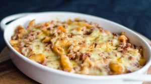 close up photography of baked mac-homemade Mac and Cheese-px-feature