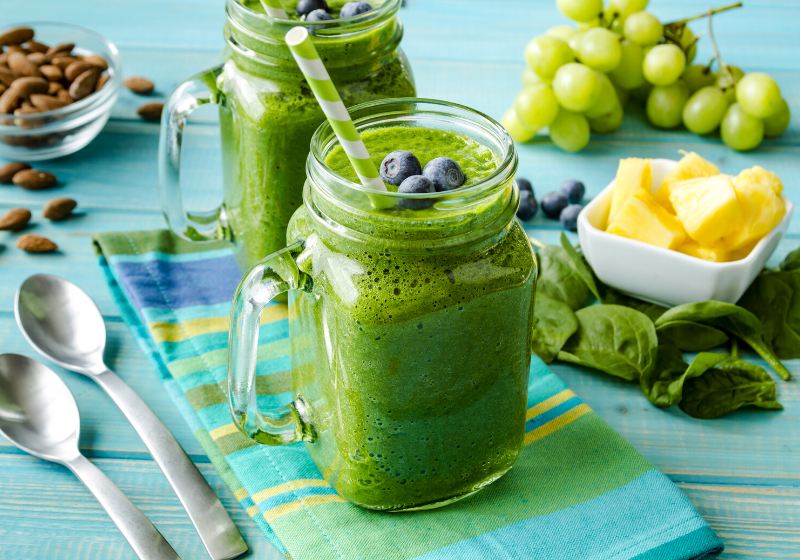 mason jar mugs filled green spinach | green juice | Green Juice Recipe for Weight Loss
