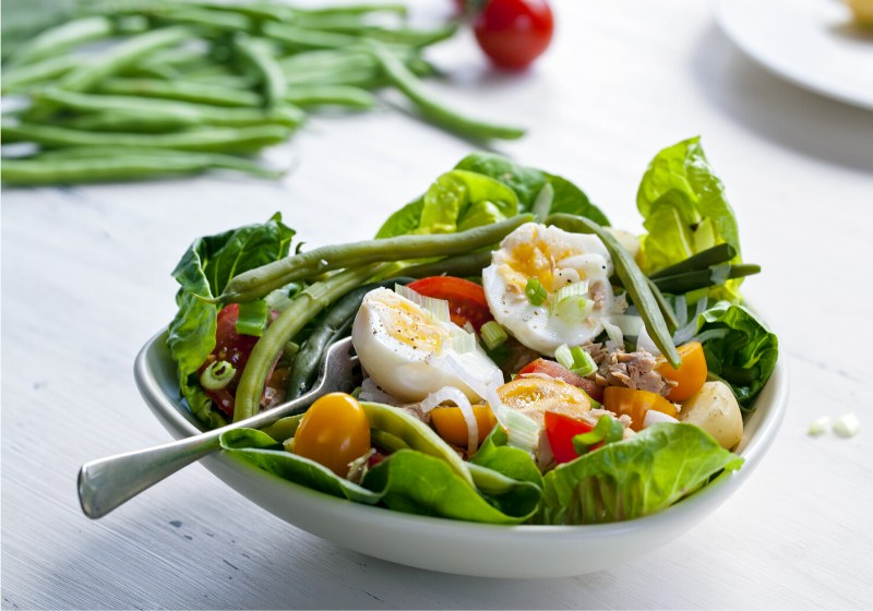 salad nicoise | cheap easter dinner ideas