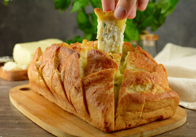 delicious homemade cheese garlic pullapart bread | sandwich bread recipe