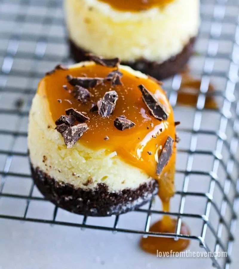 salted caramel cheesecake minis | new year's eve dinner ideas