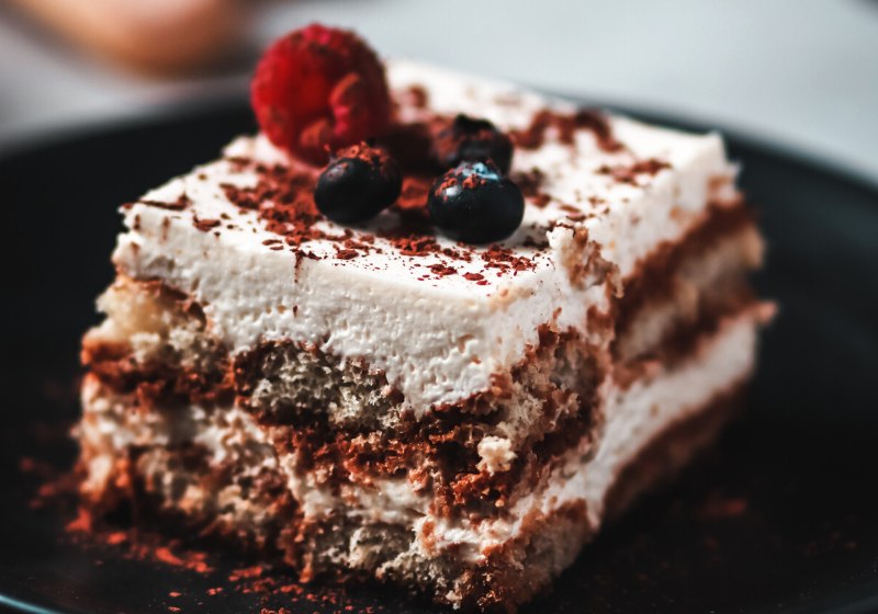 delicious tiramisu cake fresh berries | easy desserts that look impressive