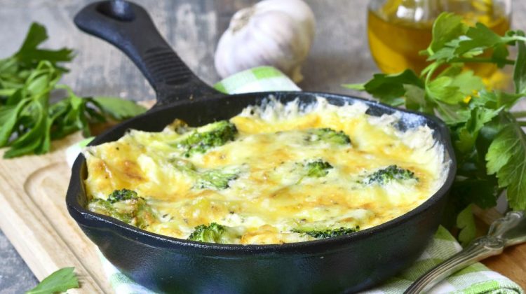 frittata on frying pan | Breakfast In Bed Recipes For A Romantic Morning | breakfast in bed | breakfast ideas easy | Featured
