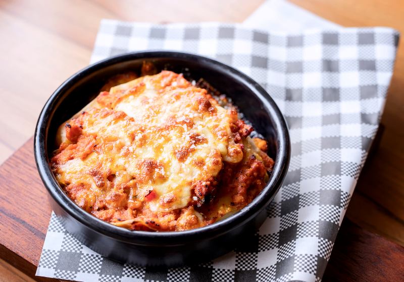 lasagna black bowl | anniversary dinner ideas at home