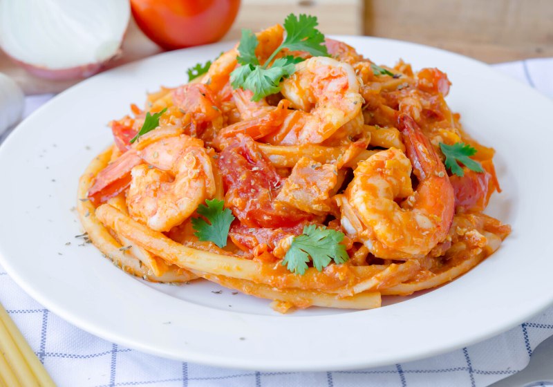 macaroni shrimp bacon tomato sauce | romantic dinner date ideas