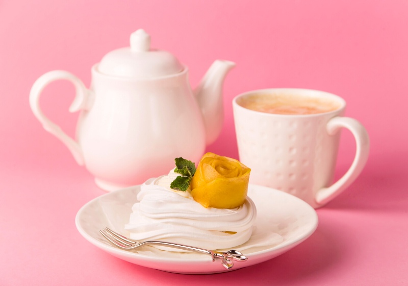 pavlova dessert meringue mango rosette on | famous desserts