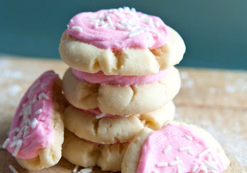 sugar cookies pink frosting | easy showstopper desserts