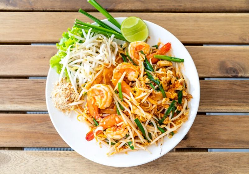 pad thai stirfried rice noodles shrimps | best instant ramen 2020