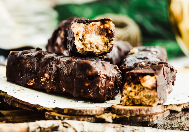 homemade raw chocolate candy snickers bars | keto protein bars recipe
