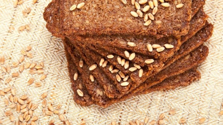 sliced Pumpernickel bread | Delicious Pumpernickel Bread Recipe For Your Family | Featured