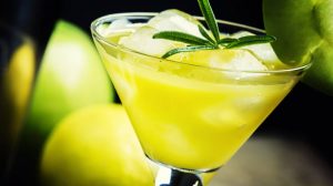 alcoholic-cocktail-apple-martini-dry-vermouth | Refreshing Appletini Recipe To Beat Summer Heat | Featured