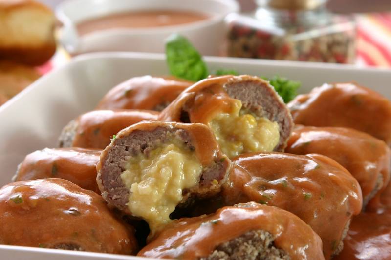 mediterranean-recipe-stuffed-meatballs-cheese | mozarella snacks