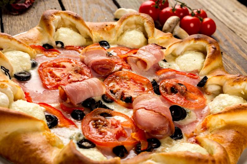 original-cheesy-crust-border-pizza | Cheese snacks