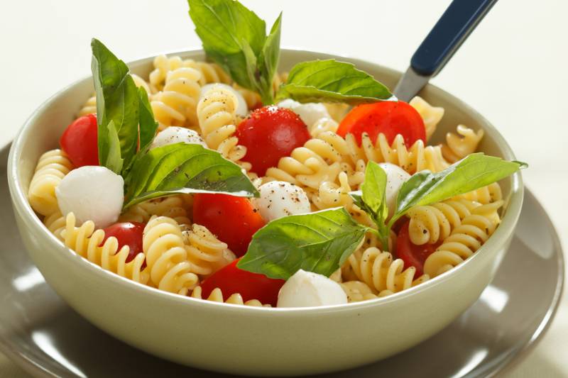 pasta-salad-cherry-tomatoes-basil-leaves | mozarella recipes