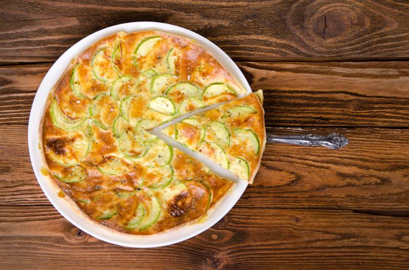 pie-zucchini-on-wooden-table-top | food conra
