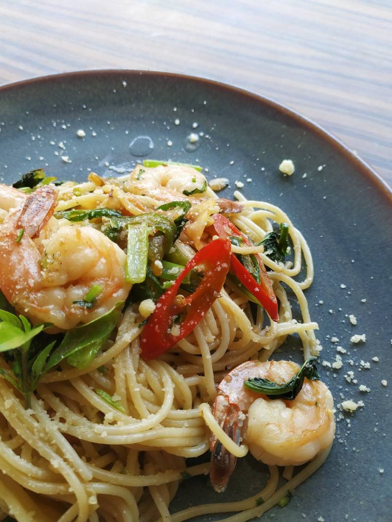shrimp-pasta-served-on-gray-plate | healthy recipes