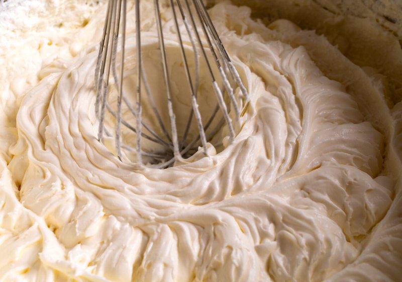 cake-cream-whipped-texture-buttercream-on