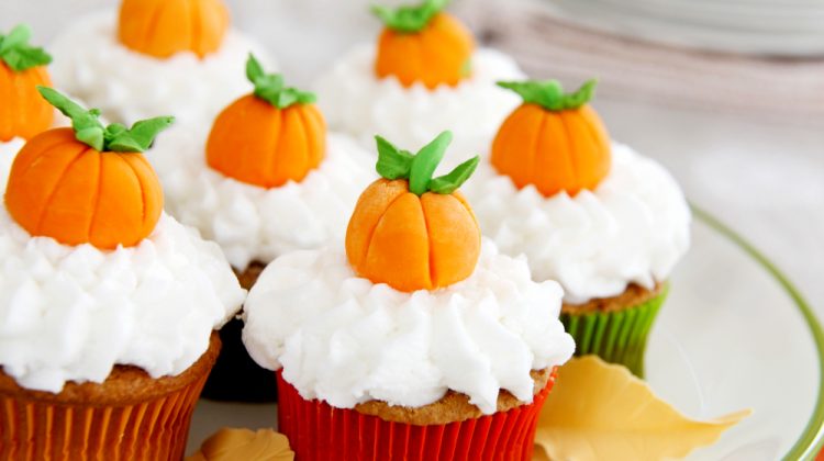 pumpkin spice cupcakes with frosting | Best Pumpkin Spice Muffins | Featured