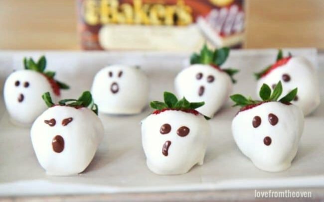 Easy Strawberry Ghosts | Healthy Homemade Halloween Candy Recipes