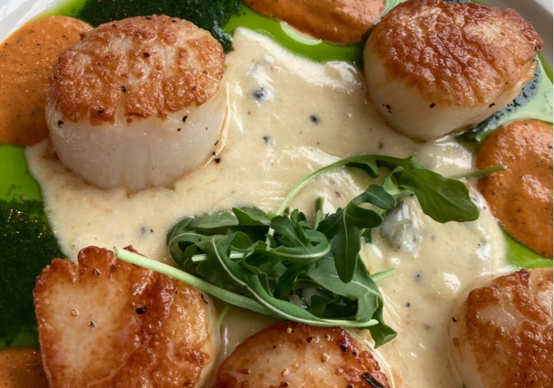 First Date Dinner Recipes | Date Night Dinner Ideas | Pan Seared Scallops with Bacon Cream Sauce