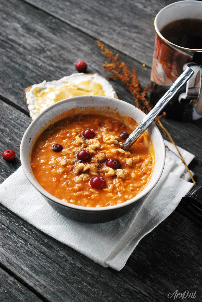 Sweet Pumpkin Oatmeal | Appetizing Canned Pumpkin Recipes You Need To Try Now | what to do with canned pumpkin