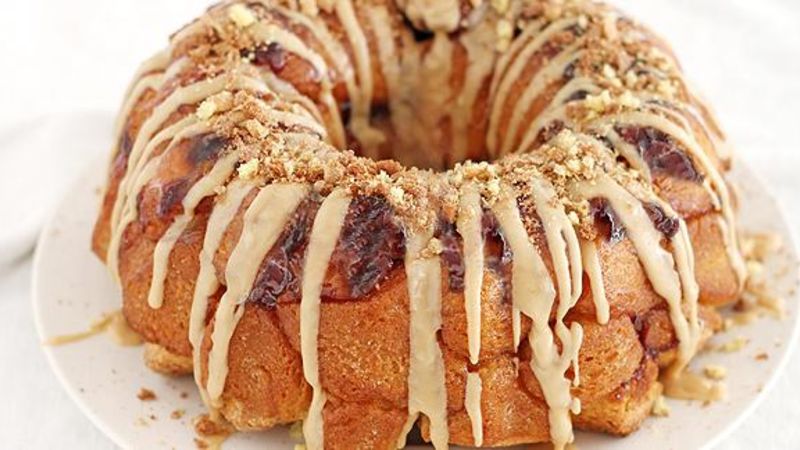 How To Make Monkey Bread - Peanut Butter and Jelly Monkey Bread Recipe | Homemade Recipes https://homemaderecipes.com/course/breakfast-brunch/how-to-make-monkey-bread