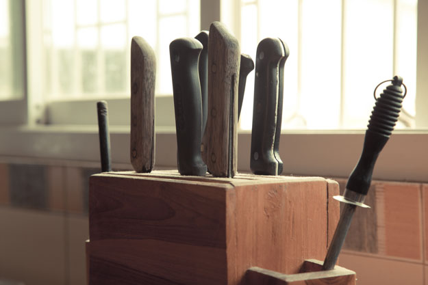 How To Be A Master Chef in 10 Days - Cooking for Beginners | Homemade Recipes https://homemaderecipes.com/cooking-101/how-to-be-a-master-chef-in-10-days-using-knives