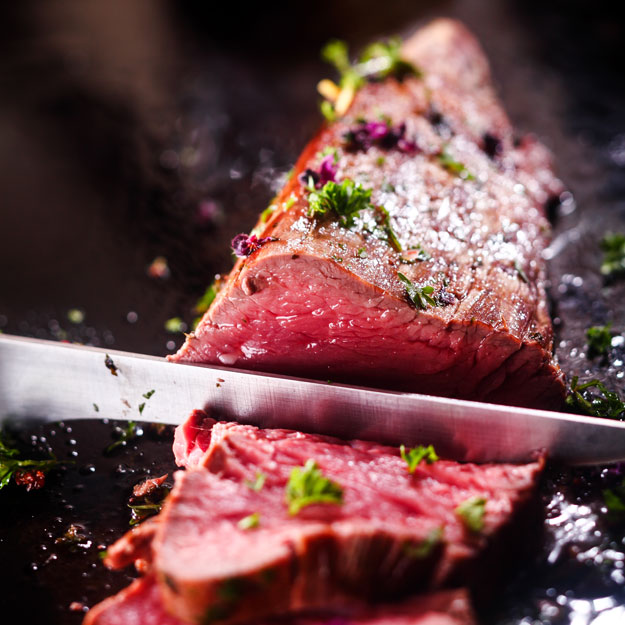 Cooking for Beginners - Carving Meat & Poultry How To Become A Master Chef - Cooking for Beginners | Homemade Recipes https://homemaderecipes.com/cooking-101/how-to-be-a-master-chef-in-10-days-chopping-more