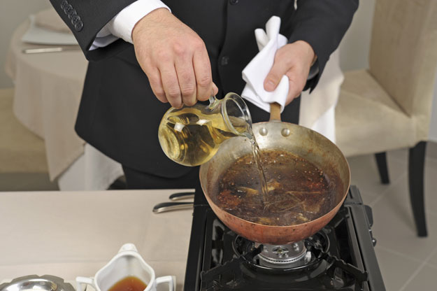 How To Be A Master Chef in 10 Days - Cooking for Beginners | Homemade Recipes https://homemaderecipes.com/cooking-101/how-to-be-a-master-chef-in-10-days-start-to-saute