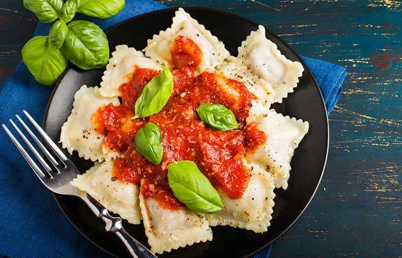 ravioli tomato sauce basil | homemade ravioli