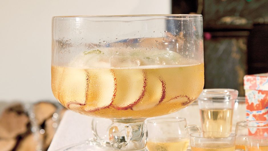 The Long Hello | 29 Christmas Punch Recipes You Can Serve This Holiday The Long Hello | 29 Christmas Punch Recipes You Can Serve This Holiday